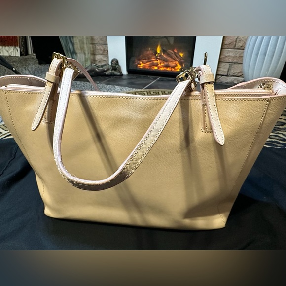 Tory Burch blush pink large tote. Beautiful used condition. No damage or odors. - Picture 7 of 11